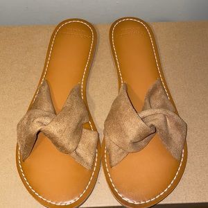 ABERCROMBIE & FITCH Knot Sandals